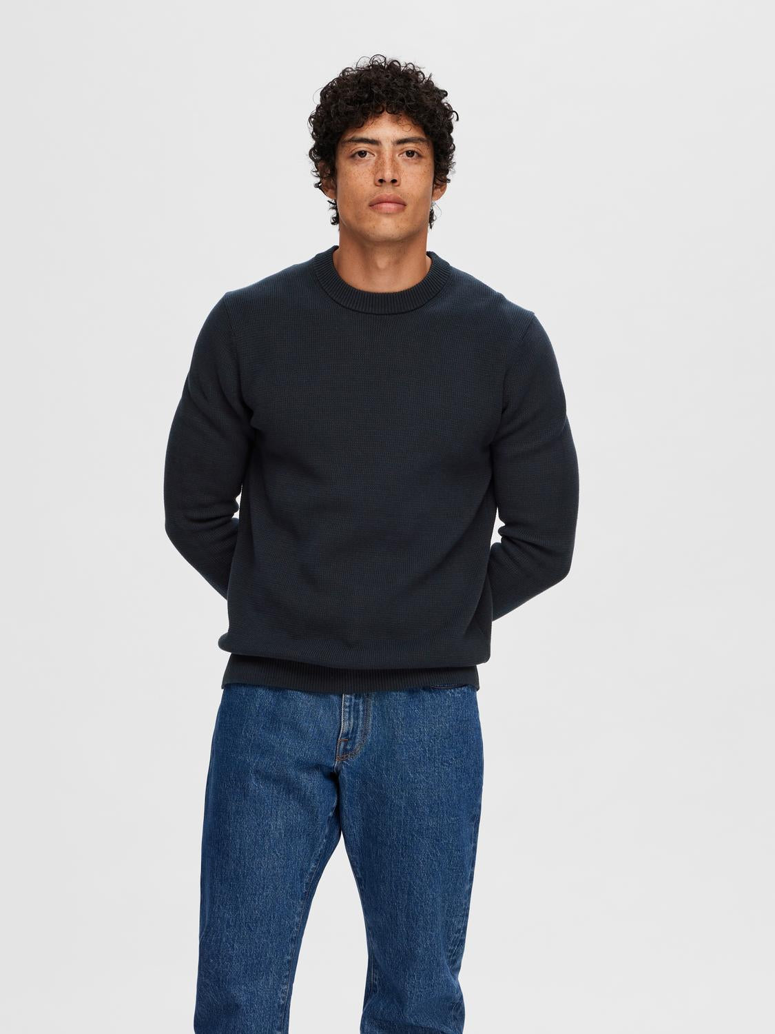 model_shot-front